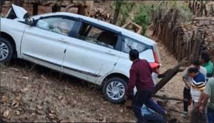 प्रयागराज से छत्‍तीसगढ़ के भिलाई लौट रही कार डिंडौरी में पेड़ से टकराई, पत्नी की मौत पति गंभीर रूप से घायल