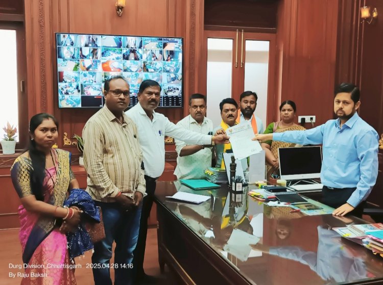 निगम एमआइसी/पार्षदो ने कलेक्टर से मुलाकात कर निगम क्षेत्र शासकीय भूमि की जानकारी सहित अवैध अतिक्रमण हटाने व रोकथाम जैसे मुद्दों पर की चर्चा