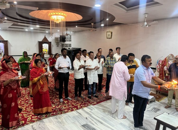 दुर्ग: अक्षय तृतीया के अवसर पर दुर्गा मंदिर में भगवान श्री विष्णु जी के छठे अवतार भगवान श्री परशुराम जी का प्रगटोत्सव बनाया गया जिसमें विशेष पूजा का आयोजन हुआ