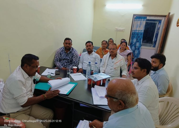 प्रभारी ज्ञानेश्वर ताम्रकर ने ली समिति के सदस्यों के साथ कर्मशाला विभाग,विधुत विभाग की बैठक