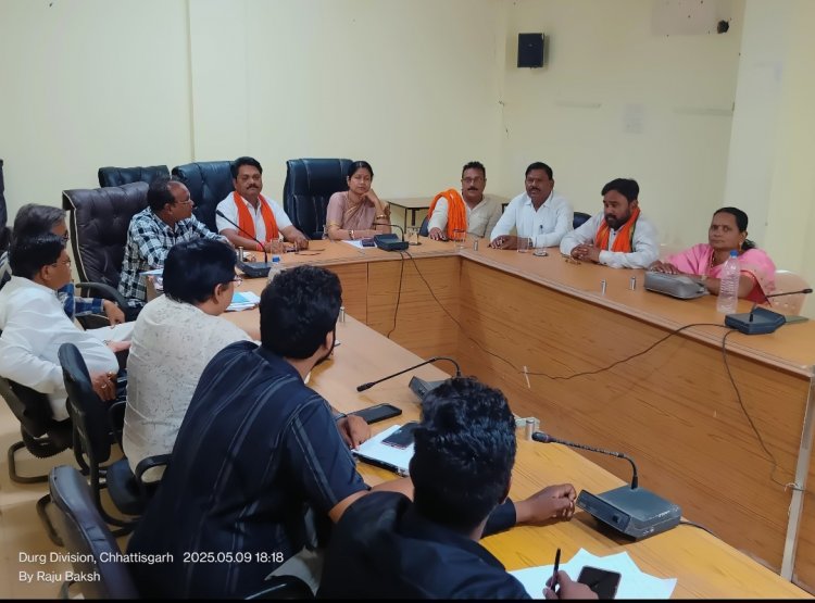 शहर से और भी अतिक्रमण हटाने की तैयारी: महापौर ने अधिकारियों के साथ की बैठक, 24 घण्टे का समय, व्यापारियों से मांगा सहयोग