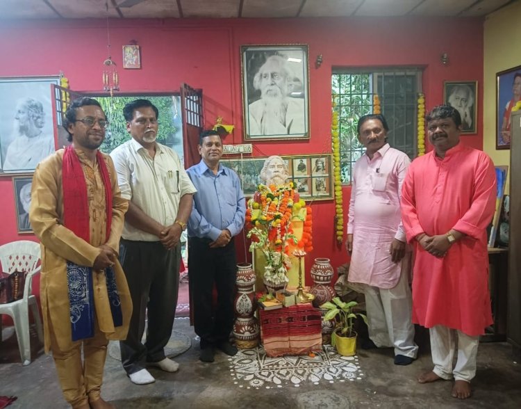 गीत वितान कला केंद्र की ओर से गुरुदेव रवींद्रनाथ ठाकुर की 164 वीं जयंती समारोह का आयोजन गीत वितान भवन, रूआबांधा सेक्टर में किया गया
