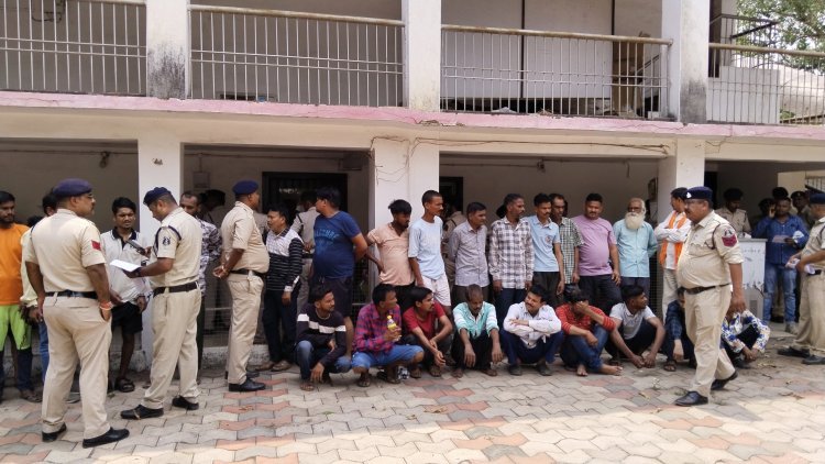 दुर्ग पुलिस की कार्यवाही,आज शुक्रवार को कंट्रोल रूम भिलाई में 250 से अधिक आरोपियों का वारंट तामीली कराया