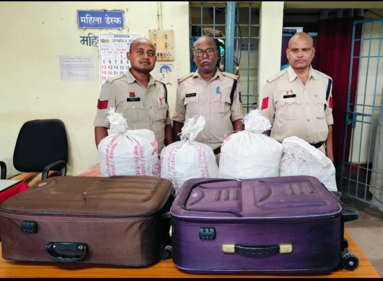 यात्री प्रतीक्षालय बस स्टैंड दुर्ग में बस की डिग्गी से 21 किलोग्राम 2,10,000/-रू. का गांजा लावारिस हालत में बरामद