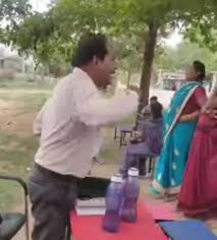 शिक्षक ने शुरू की लूट स्कीम, 500 रुपए में आयुष्मान कार्ड