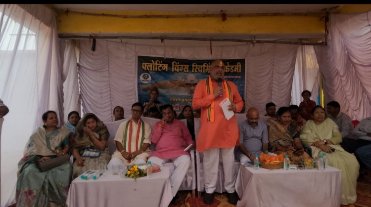 स्विमिंग पूल के शिलान्यास कार्यक्रम में सम्मिलित हुए दुर्ग सांसद विजय बघेल व दुर्ग ग्रामीण विधायक ललित चंद्राकर