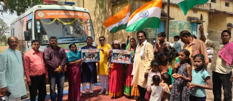 सेना के शौर्य को किया प्रणाम,महिलाओं ने बाँटा सिंदूर हमारा देश वीरों का देश है आचार्य डॉ. अजय आर्य,सेल्यूट तिरंगा सनातन संघ और आर्य समाज का आयोजन