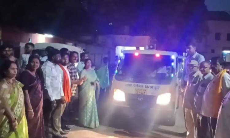 महापौर ने आयुक्त व सभापति के साथ द्वितीय पाली मार्केट क्षेत्र में सफाई कार्य को दुरुस्त करने 11 सफाई वाहनों को हरी झंडी दिखाकर किया रवाना