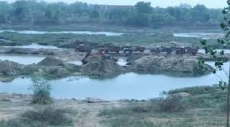 जांजगीर में रेत माफियाओं के हौसले बुलंद; बिना रायल्टी कर रहे रेत खनन, प्रशासन और खनिज विभाग मौन