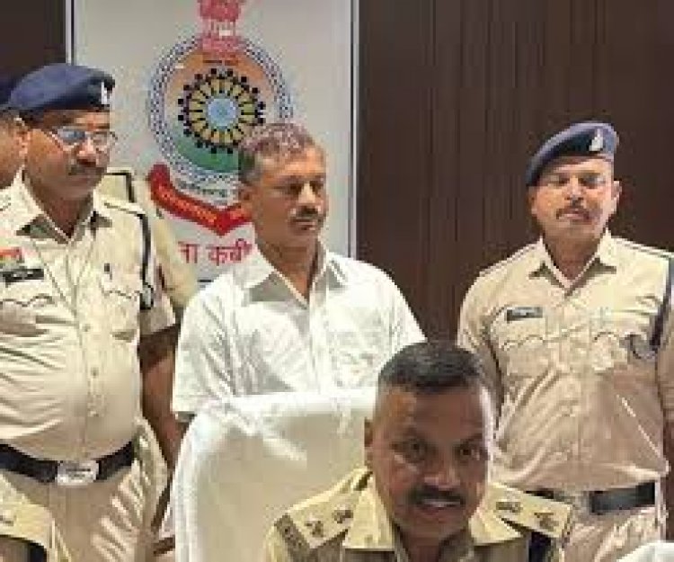 कमाई शून्य और खाते में जमा है 70 लाख रुपए, ग्रामीण गिरफ्तार