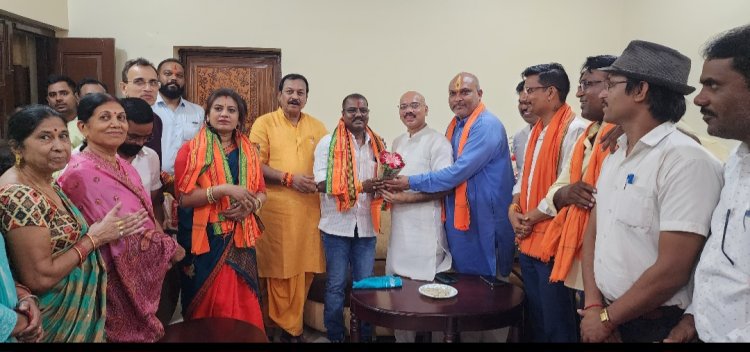 रिसाली नगर निगम के कांग्रेस पार्टी से पार्षद डॉ सीमा साहू सहित कांग्रेस के 20 कार्यकर्ता ने भारतीय जनता पार्टी की सदस्यता ग्रहण किया