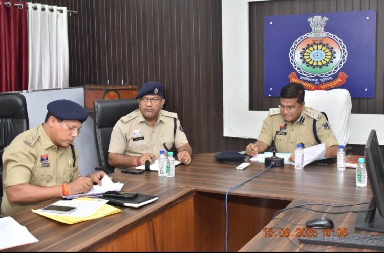 वरिष्ठ पुलिस अधीक्षक दुर्ग ने अनुविभाग के थानों की ली समीक्षा बैठक,लंबित प्रकरणों के शीघ्र निराकरण हेतु दिया निर्देश