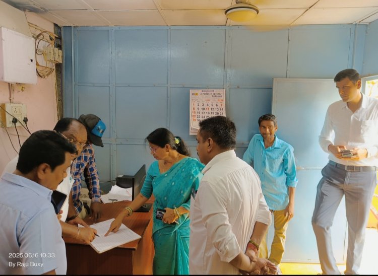 मेयर व कमिश्नर के औचक निरीक्षण में 64 कर्मचारी मिले नदारद, कटेगा वेतन
