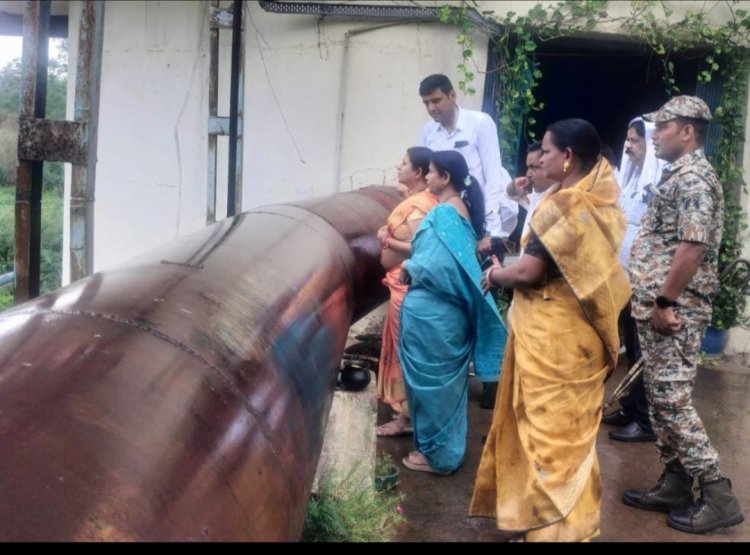 महापौर अलका बाघमार ने आयुक्त के साथ किया शिवनाथ नदी इंटकवेल का निरीक्षण, बरसात के दिनों में झिल्ली पन्नी फंसने से रोकने सायफन में जाली लगाने के दिए निर्देश
