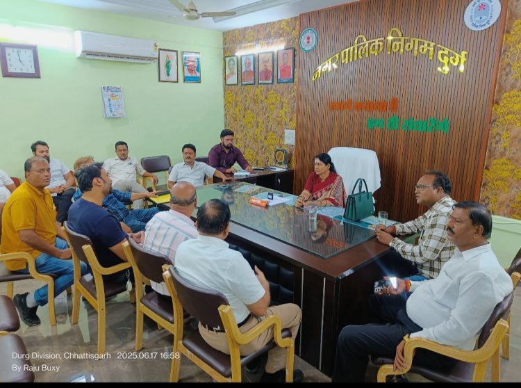 शहर में होर्डिंग और पोस्टर की लगातार चोरी की घटनाओं पर रोक लगाने,महापौर ने सख्त कार्रवाई करने के दिए निर्देश