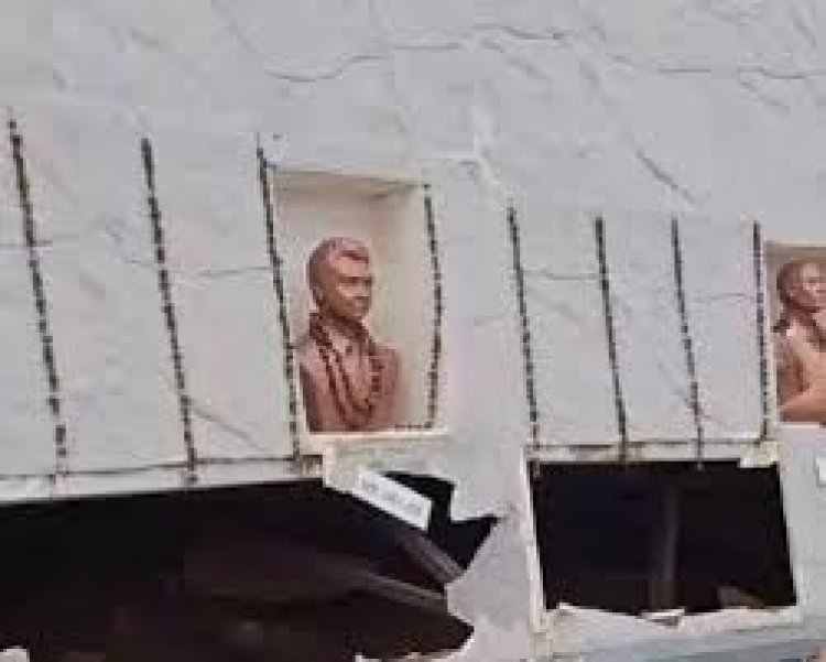 झीरम शहीद स्मारक में तोड़फोड़, शराबियों ने बनाया दारू पीने का अड्डा