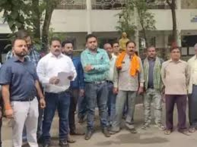 डिप्टी कलेक्टर से कर्मचारी परेशान, अभद्रता का आरोप