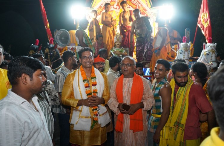 भगवान जगन्नाथ की रथ यात्रा महोत्सव में शामिल हुए विधायक देवेंद्र सभी की सुख समृद्धि के लिए जगन्नाथ स्वामी से की कामना