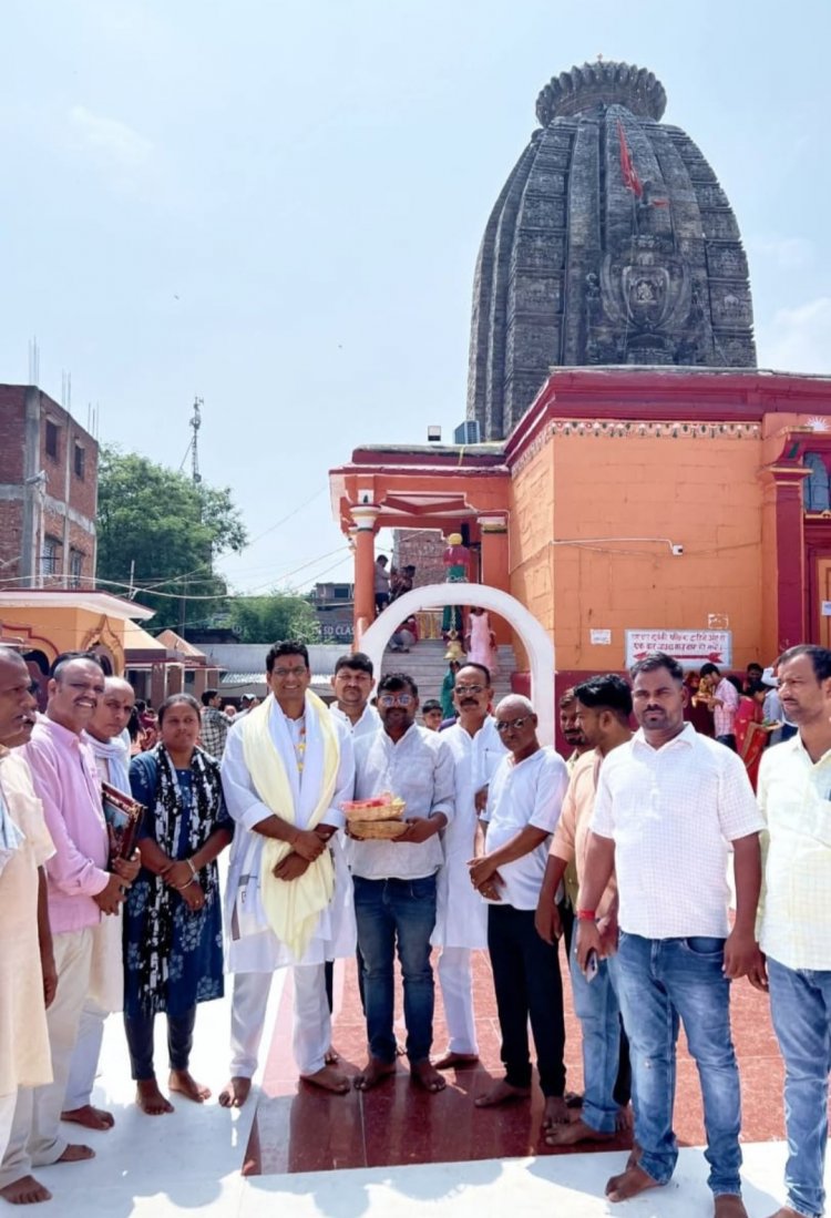 विधायक देवेंद्र यादव ने किया देव सूर्य मंदिर में दर्शन, देशवासियों की सुख-शांति की कामना