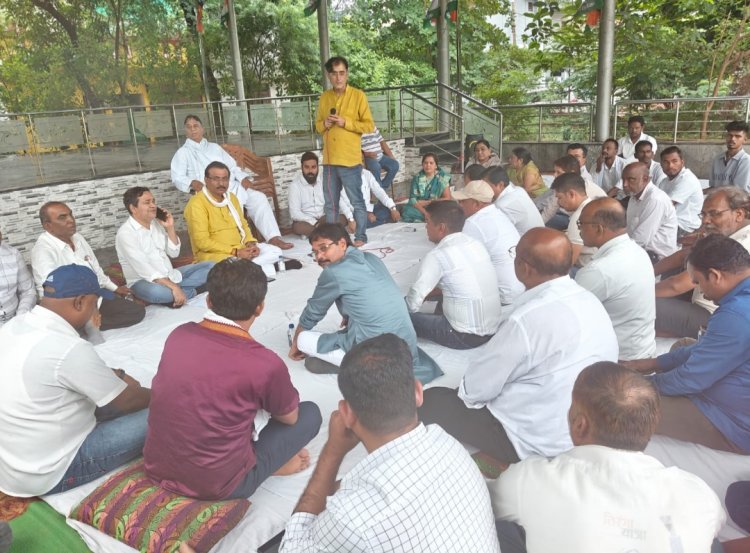 वैशाली नगर विधान सभा स्तरीय बैठक में कांग्रेस की किसान जवान संविधान बचाओ जनसभा की तैयारी को सफल बनाने के साथ प्रभारी नियुक्त किए गए
