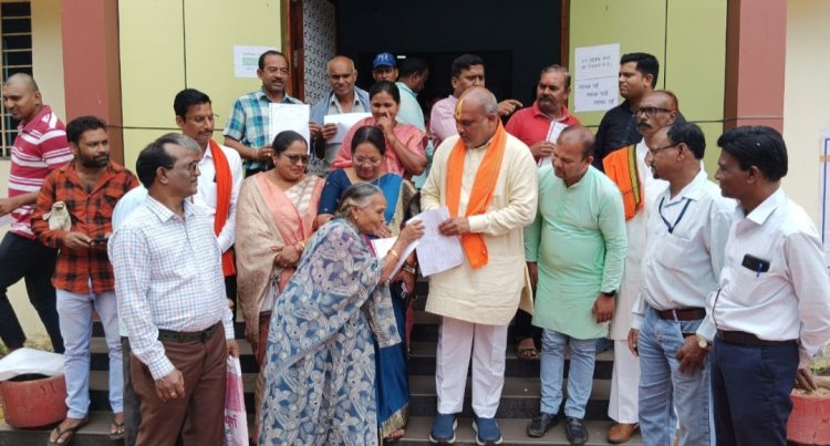 विधायक ललित ने मकान बनाने 90 को सौंपा अनुमति पत्र,33 को मिला अपना घर, किसी ने पिता तो किसी ने बेटे के हाथों निकाली लाॅटरी