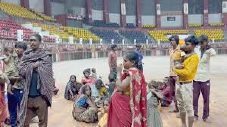 मजदूरों को बंधक बनाकर फैक्ट्री में करा रहे थे काम, एक बार रात में ही मिलता था खाना, प्रशासन ने सैकड़ों लोगों का किया रेस्क्यू