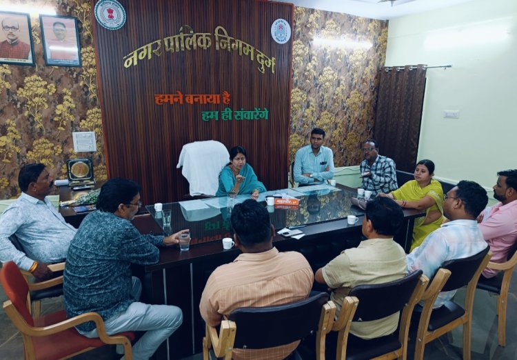 महापौर ने फाइलें लटकाने वाले अधिकारीयो पर जताई नाराजगी कहा नियमित पानी सप्लाई के लिए निरंतर करे मॉनिटरिंग