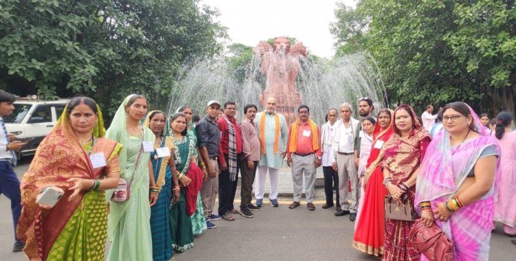 विधायक ललित चंद्राकर के साथ पंचायत प्रतिनिधियों ने विधानसभा परिसर भ्रमण कर सदन की कार्यवाही देखा