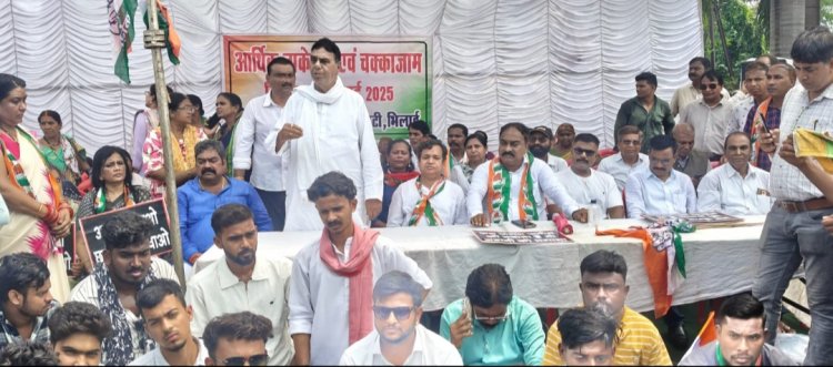 ED और अडानी के खिलाफ कांग्रेसियों ने भिलाई में की आर्थिक नाकेबंदी, 4 घंटे जाम रहा राष्ट्रीय राजमार्ग, कांग्रेस कार्यकर्ताओं ने जमकर किया विरोध प्रदर्शन