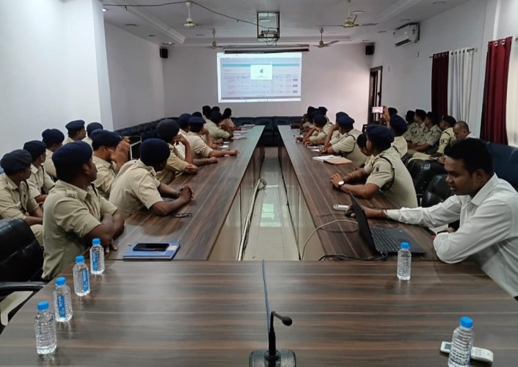 ई-समंस की शत प्रतिशत तामिली के संबंध में वरिष्ठ पुलिस अधीक्षक जिला दुर्ग द्वारा पुलिस नियंत्रण कक्ष में कार्यशाला का आयोजन किया गया
