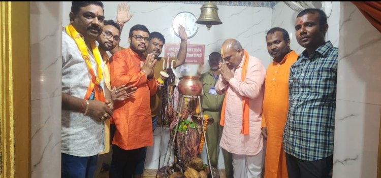 विधायक ललित चंद्राकर ने भगवान् भोलेनाथ की जल अभिषेक कर क्षेत्रवासियों की मंगल कामना किया