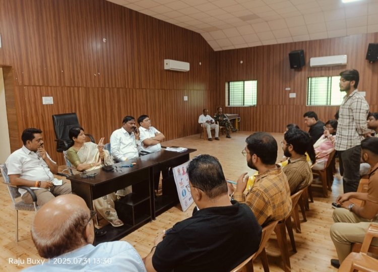 महापौर का सख्त रुख:बिना अनुमति निर्माण पर रोक, डेयरियों पर जुर्माना, अधिकारियों को 15 दिन में रिपोर्ट देने का निर्देश
