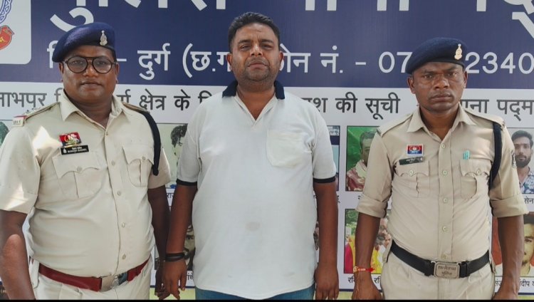 दुर्ग थाना पदमनाभपुर पुलिस ने कर्जा के नाम पर अवैध वसूली और प्रार्थी एवं उसके बच्चे को डठा लेने की धमकी देने वाले सुदखोर को गिरफ्तार कर भेजा जेल