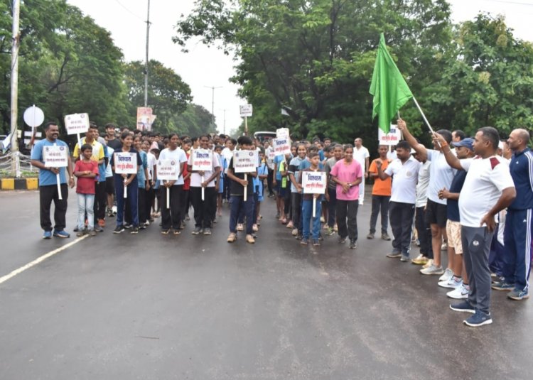 “नशे को छोड़ो, जिंदगी से नाता जोड़ो” – दुर्ग पुलिस की जागरूकता रैली में उमड़ा जनसैलाब