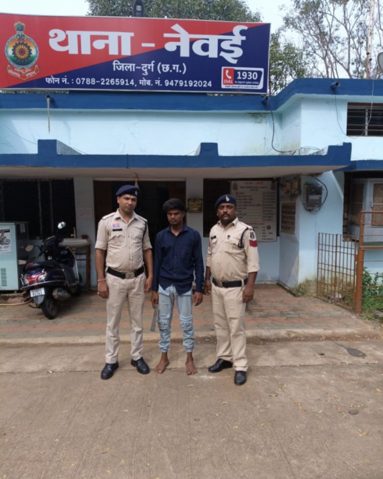 नेवई पुलिस की त्वरित कार्रवाई : धारदार हथियार से लोगों को डराने वाले दो आरोपी गिरफ्तार