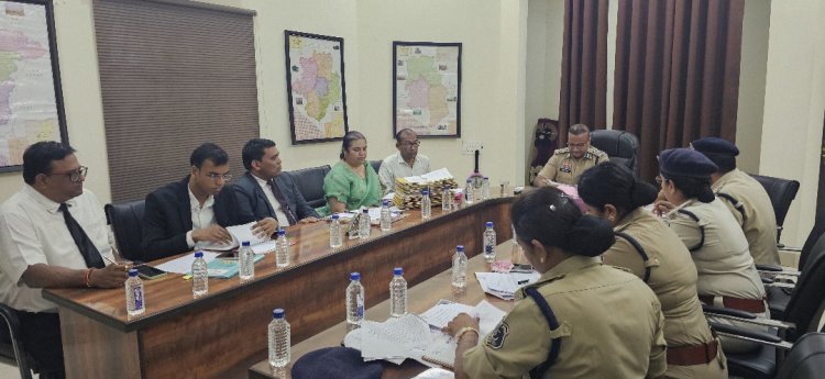 "दुर्ग रेंज में दोषमुक्ति प्रकरणों की तीन घंटे चली समीक्षा बैठक"