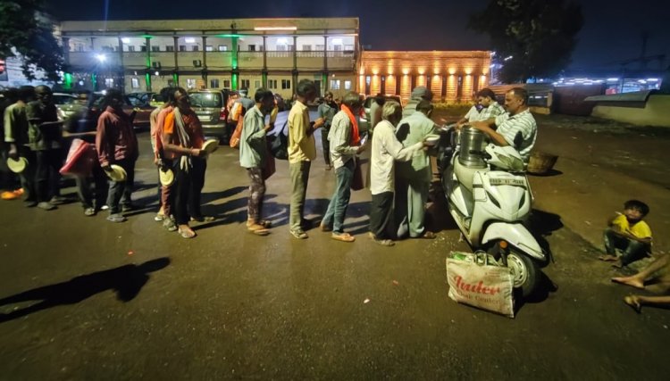 जन समर्पण सेवा संस्था की भोजन सेवा पितृपक्ष में यहां भोजन कराने से पूर्वज होते हैं तृप्त, देते हैं आशीष