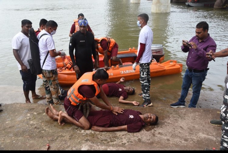 शिवनाथ नदी में बाढ़ बचाव प्रशिक्षण के लिए मॉकड्रिल का आयोजन