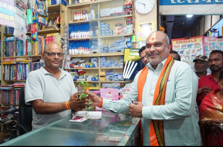 जीएसटी बजट उत्सव को लेकर जनभावनाओं से रुबरुब होने रिसाली मार्केट पहुंचे दुर्ग ग्रामीण विधायक ललित चंद्राकर