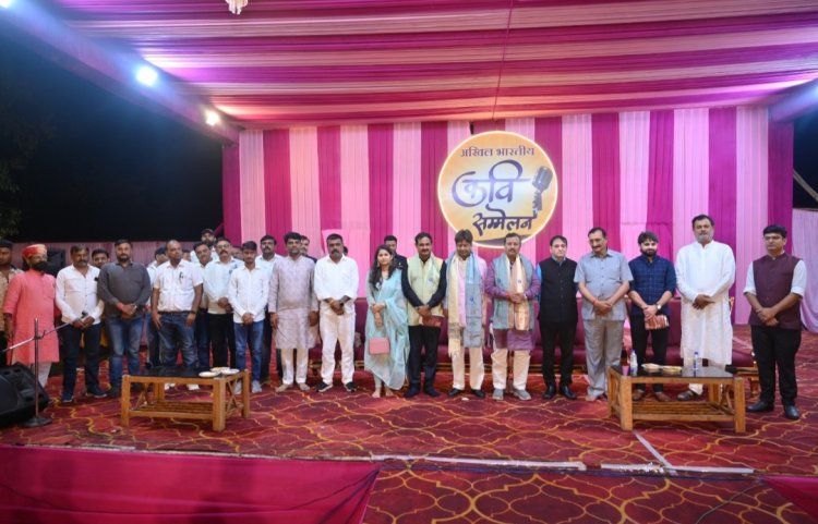 गंजपारा दुर्गा उत्सव समिति ने मनाया 58वां अखिल भारतीय कवि सम्मेलन, कविताओं से गूंजा दुर्गा धाम