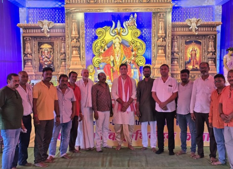 भिलाई नगर विधायक ने महानवमी पर की माता रानी के दर्शन , भिलाई के विभिन्न कालीबाड़ी में की पूजा - अर्चना भक्तों को बांटी प्रसादी