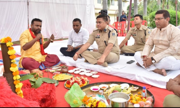 विजयादशमी पर पुलिस लाइन में हुआ शस्त्र पूजन, SSP विजय अग्रवाल ने की सुख-शांति की कामना
