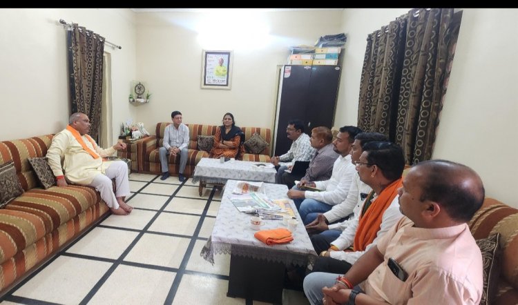 दुर्ग ग्रामीण विधायक ललित चंद्राकर ने रिसाली नगर निगम अधिकारी कर्मचारियों को दीपावली त्यौहार के लिए दिए आवश्यक दिशा निर्देश
