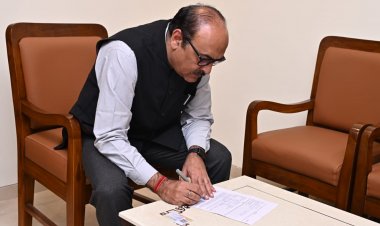 एसआईआर : शुरूआती 5 दिनों में करीब 30 लाख मतदाताओं तक पहुंचे बीएलओ, गणना प्रपत्र वितरित