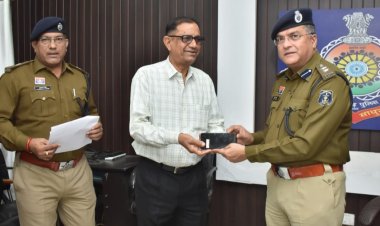 जिला दुर्ग पुलिस की बड़ी सफलता : ACCU ने 175 गुम मोबाइल बरामद कर किए वितरित