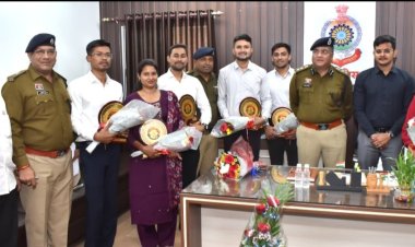 छत्तीसगढ़ लोकसेवा आयोग चयनितों का दुर्ग में सम्मान, एसएसपी विजय अग्रवाल ने दी शुभकामनाएँ