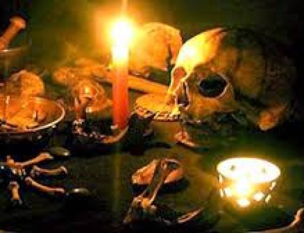 तंत्र-मंत्र के नाम पर ठगी : बीमार एसआई की पत्नी के घर पहुंची महिलाएं, तंत्र विद्या से ठीक करने का दिया झांसा, लाखों रुपये और गहने लेकर हुए फरार