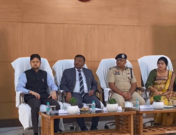 बच्चों को सही दिशा, संवेदनशील वातावरण और विधिक सुरक्षा देना हमारा सामाजिक कर्तव्य:कुजूर,राष्ट्रीय विधिक सेवा दिवस के उपलक्ष्य में जिला विधिक सेवा प्राधिकरण में कार्यशाला का आयोजन 