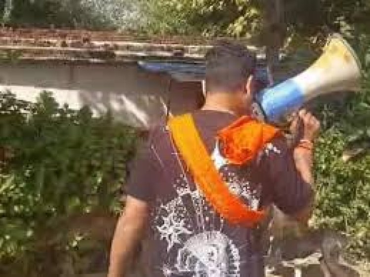 प्रार्थना सभा चल रही थी कि हिन्दू कार्यकर्ता ने बजाया स्पीकर, जमकर हंगामा