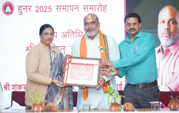 श्री शंकराचार्य महाविद्यालय में हुनर फेस्ट -25 का रैंप वॉक ने बिखेरी छटा,शामिल हुए दुर्ग ग्रामीण विधायक ललित चंद्राकर